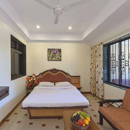 Shreyas Hotel 马哈巴莱斯赫瓦尔 客房 照片