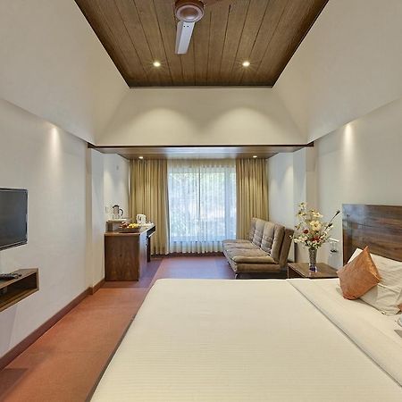 Shreyas Hotel 马哈巴莱斯赫瓦尔 客房 照片