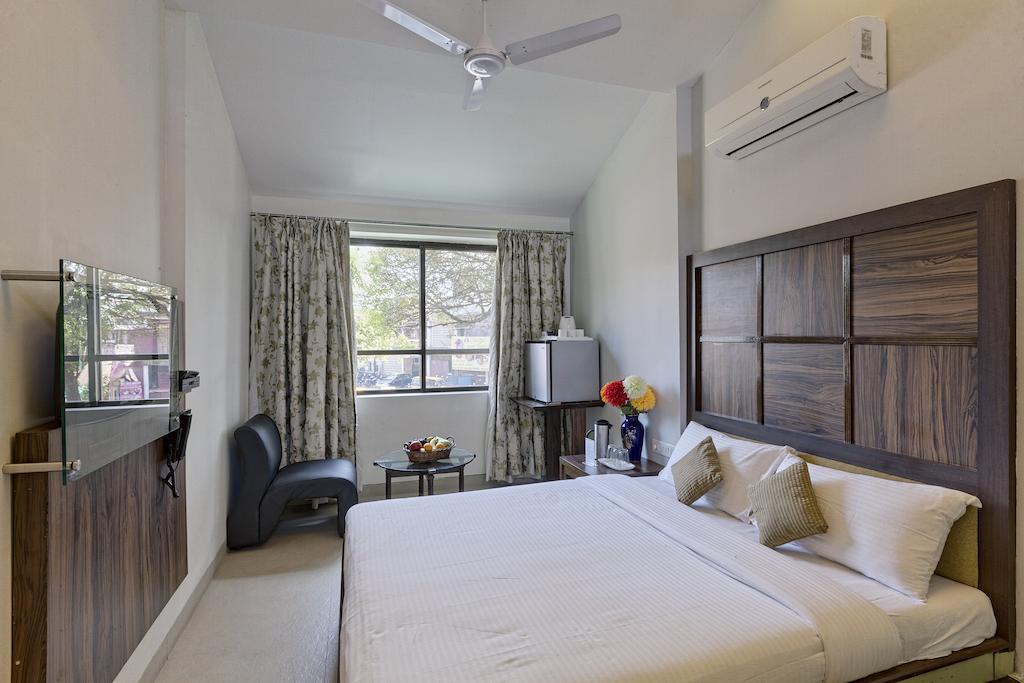 Shreyas Hotel 马哈巴莱斯赫瓦尔 客房 照片