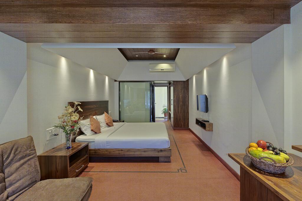 Shreyas Hotel 马哈巴莱斯赫瓦尔 客房 照片