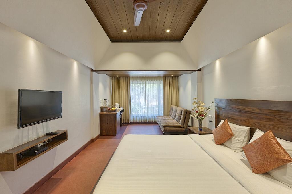 Shreyas Hotel 马哈巴莱斯赫瓦尔 客房 照片
