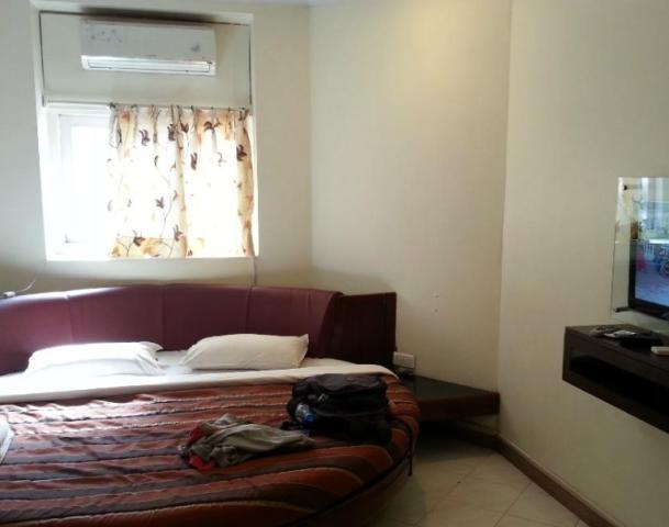 Shreyas Hotel 马哈巴莱斯赫瓦尔 外观 照片