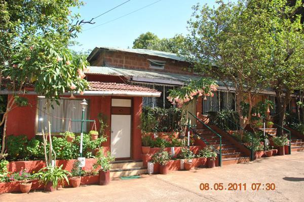 Shreyas Hotel 马哈巴莱斯赫瓦尔 外观 照片